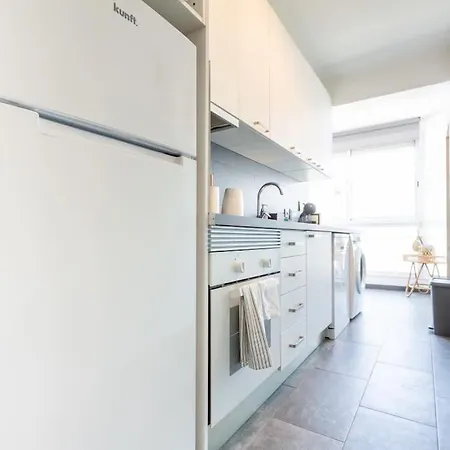 Apartamento Beachome4u4 / Carcavelos *