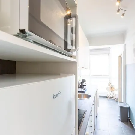 Beachome4u4 / Carcavelos Parede