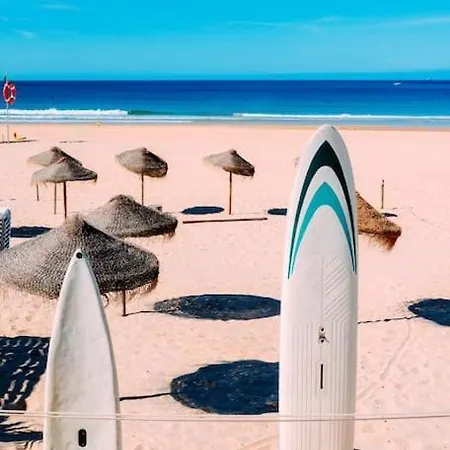 Beachome4u4 / Carcavelos Apartamento *