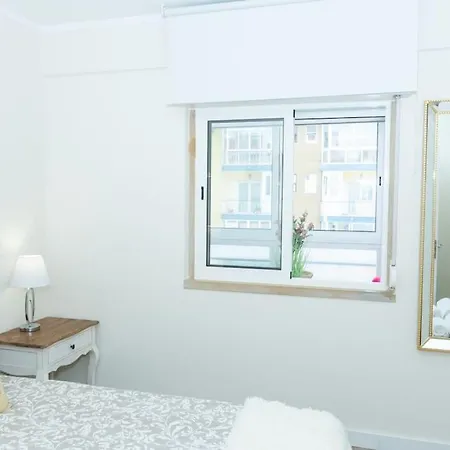 Beachome4u4 / Carcavelos Parede