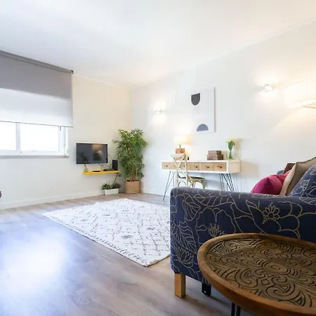 Beachome4u4 / Carcavelos Apartamento *