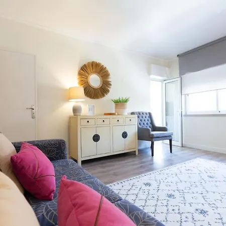 Beachome4u4 / Carcavelos 公寓
