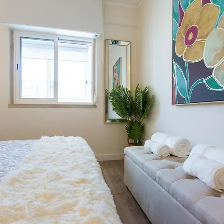 Beachome4u4 / Carcavelos Parede