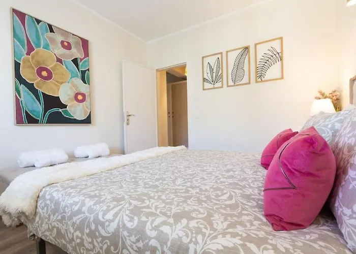 Beachome4u4 / Carcavelos 公寓 帕雷迪