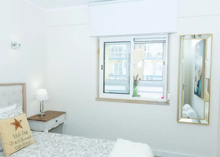 Beachome4u4 / Carcavelos Parede