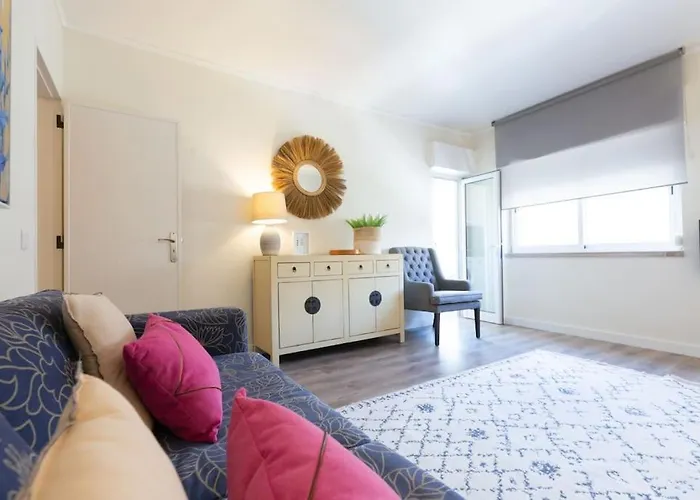 Beachome4u4 / Carcavelos 公寓