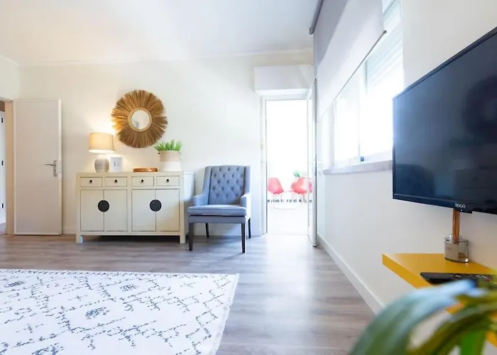 Beachome4u4 / Carcavelos 公寓