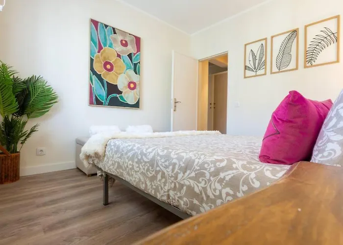 Beachome4u4 / Carcavelos 公寓 帕雷迪